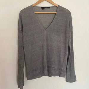 360 Sweater 100% Italian linen long sleeve lightweight knit with v neck